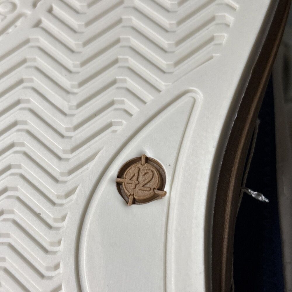 Large-Sized Men's Casual Shoes for Autumn and Winter. Size 42 - Picture 5 of 6